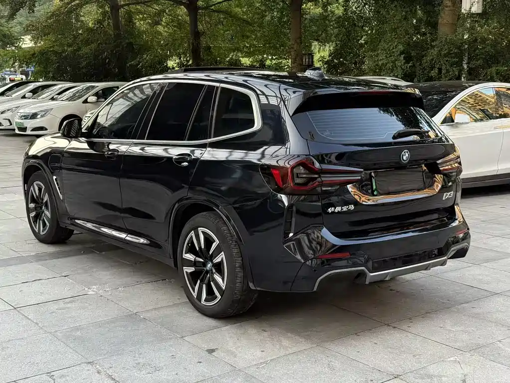 BMW iX3 2022 model facelift leading model