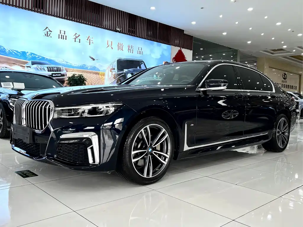 BMW 7 Series 2021 730Li M sports suit