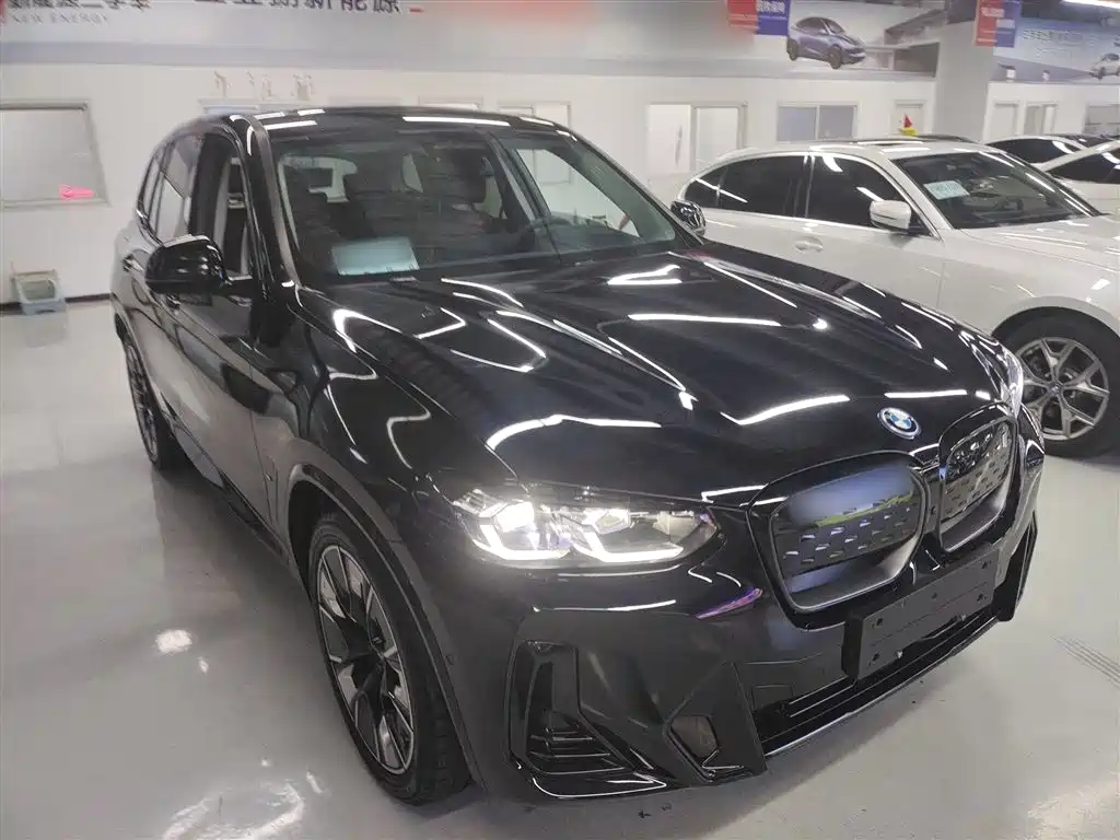 BMW iX3 2023 model creation collar type