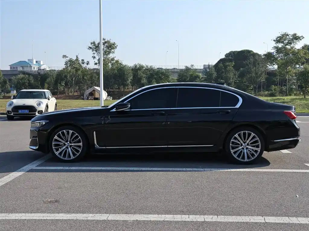 BMW 7 Series 2021 730Li Luxury Set