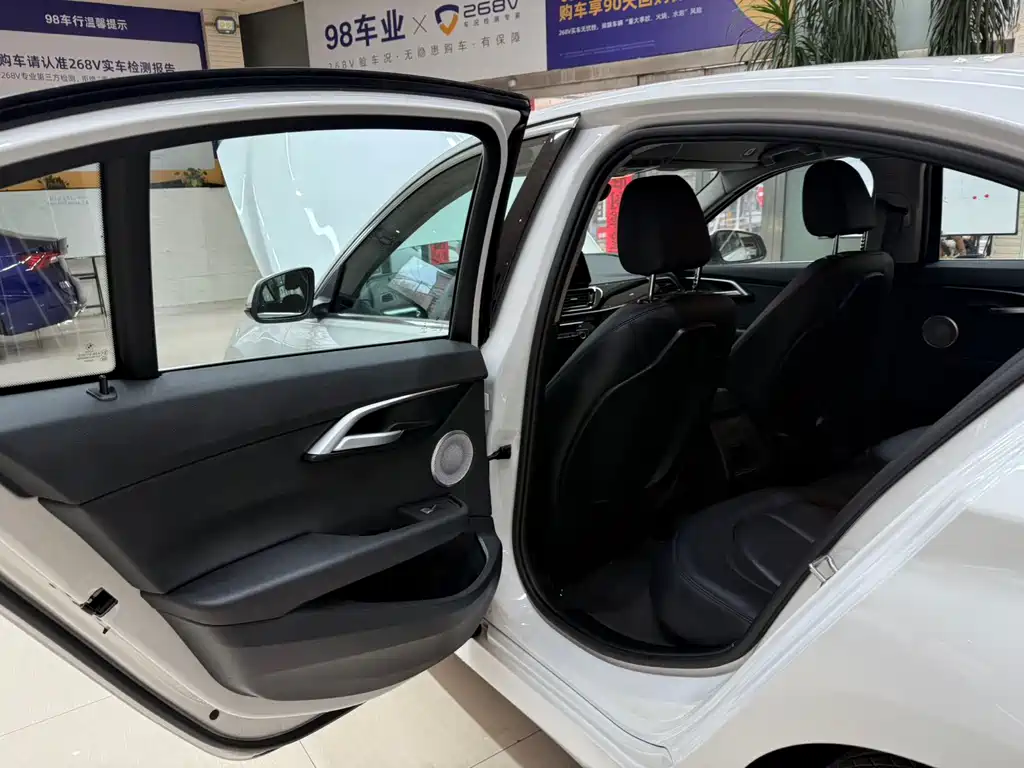 BMW 1 Series 2021 facelift 120i M sports version