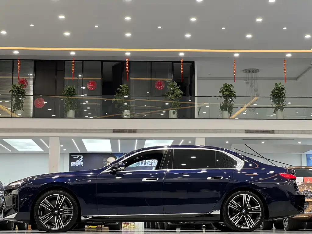 BMW 7 Series 2023 740Li Exclusive M Sports Suit