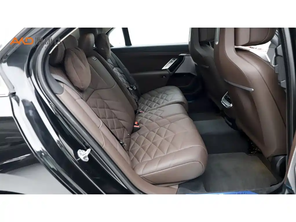 BMW 735Li/3.0T/23 models/M sports suit