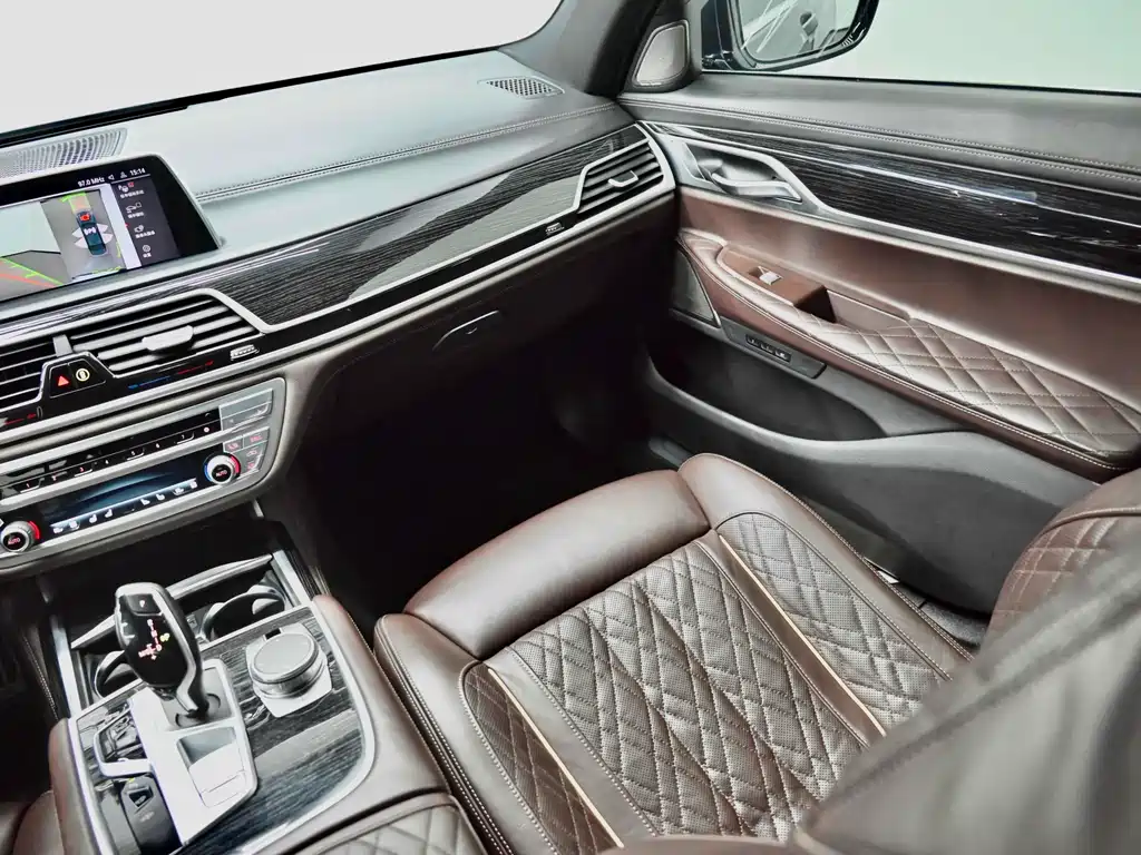 Фото машины 24