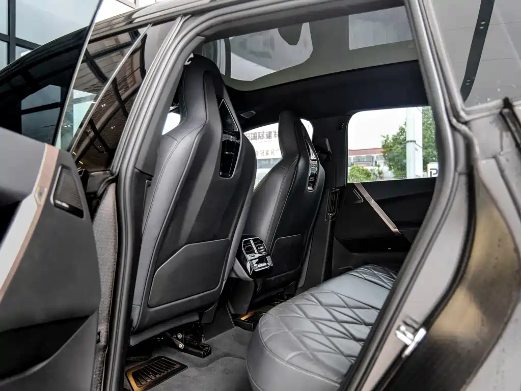 BMW iX 2023 facelift xDrive50