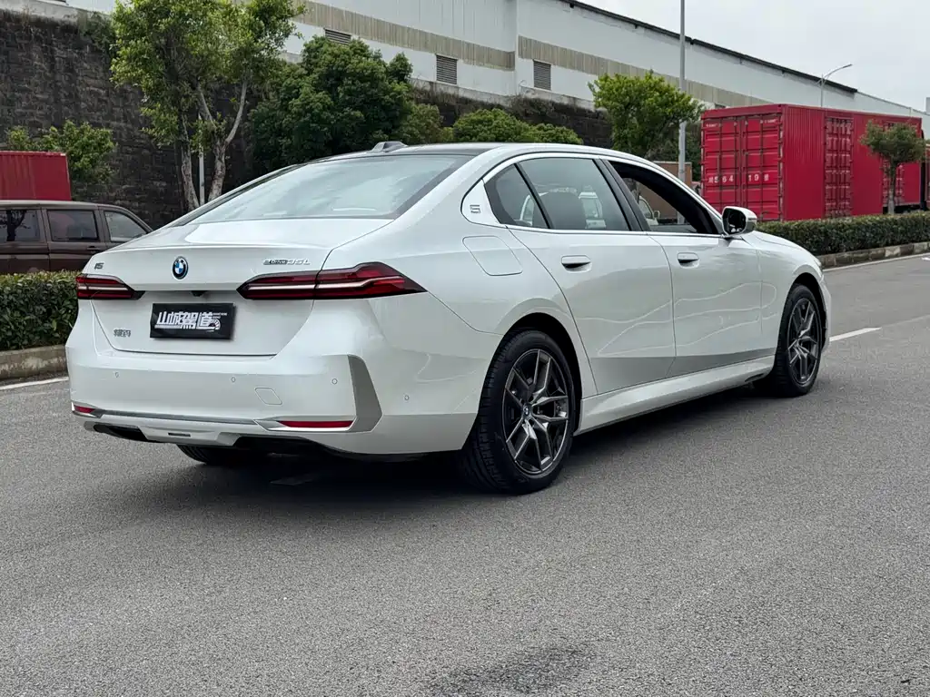 BMW i5 2024 eDrive 35L Exclusive Luxury Set