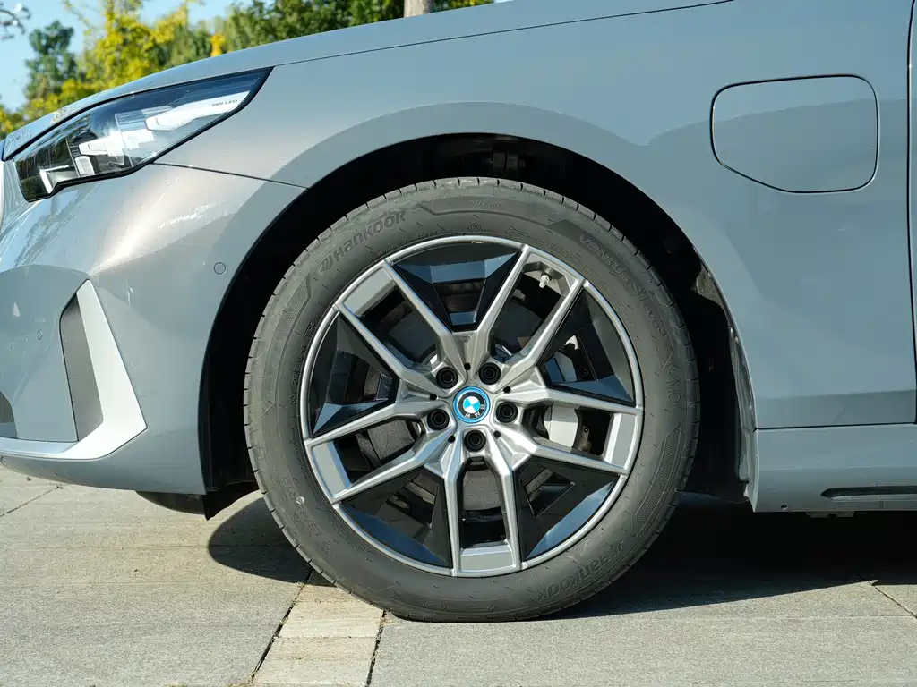 BMW i5 2024 eDrive 35L Exclusive Luxury Set