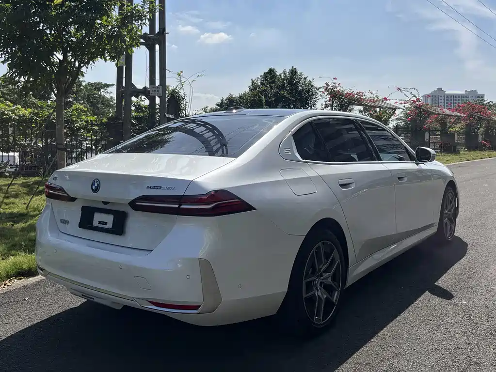 BMW i5 2024 eDrive 35L Luxury Set