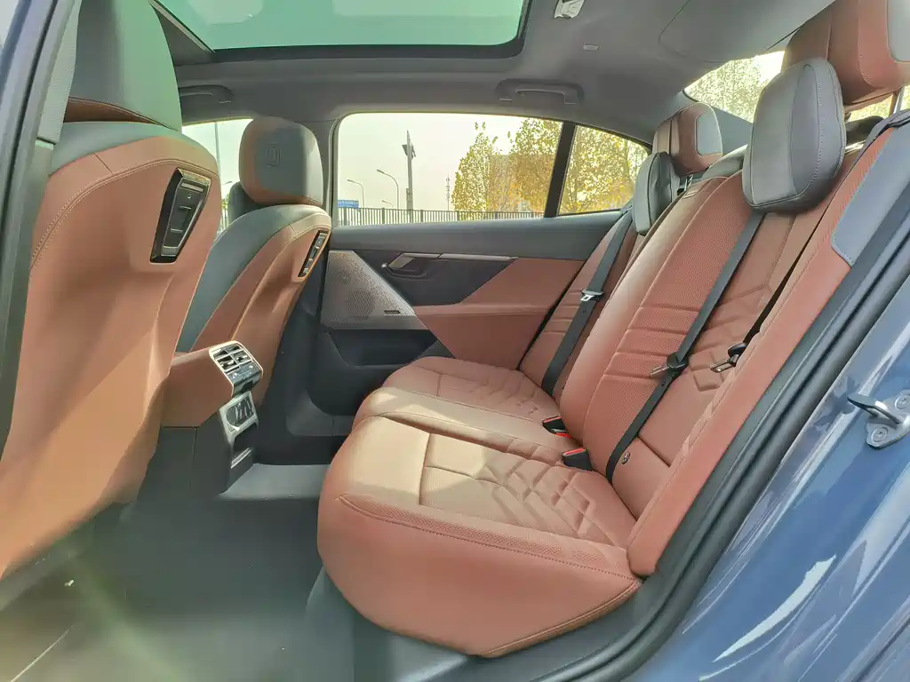 BMW i5 2024 eDrive 35L Exclusive Luxury Set