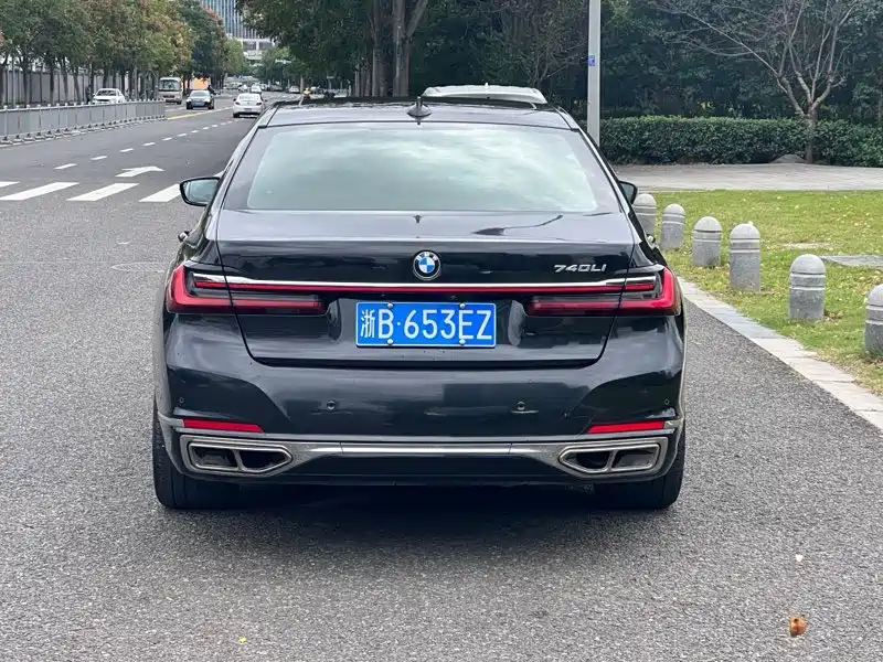 BMW 7 Series 2019 740Li leading luxury set