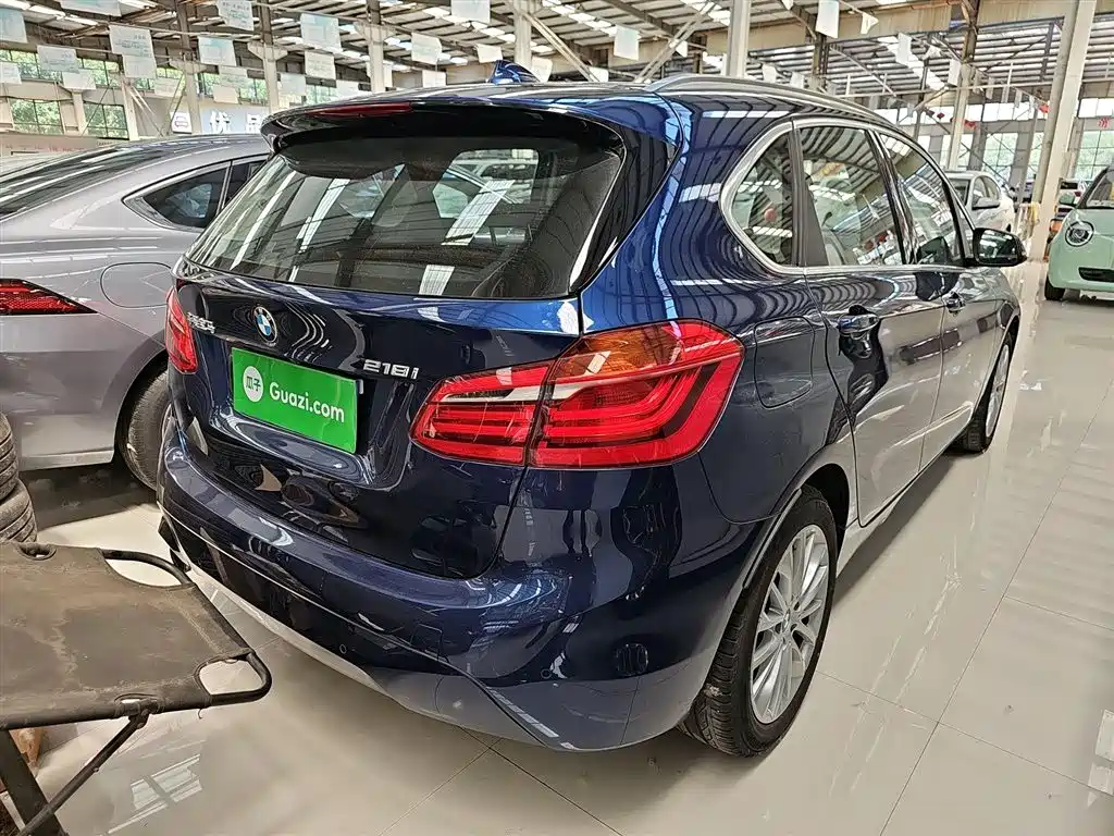 BMW 2 Series station wagon 2019 218i leading model