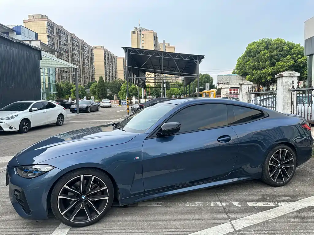 BMW 4 Series 2022 430i M Sports Yao Ye Suit