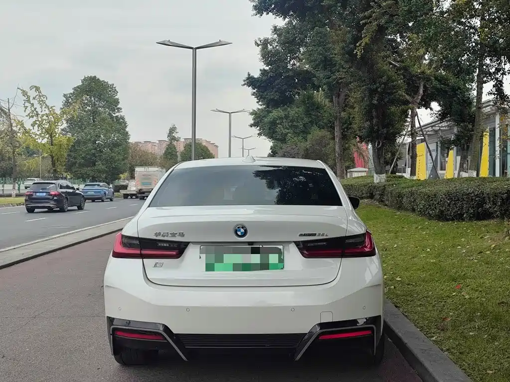 BMW i3 2022 eDrive 35 L