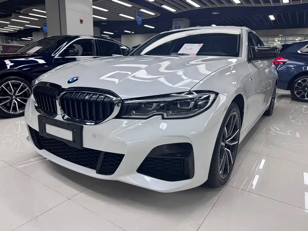 BMW 3 Series 2022 325Li M sports suit