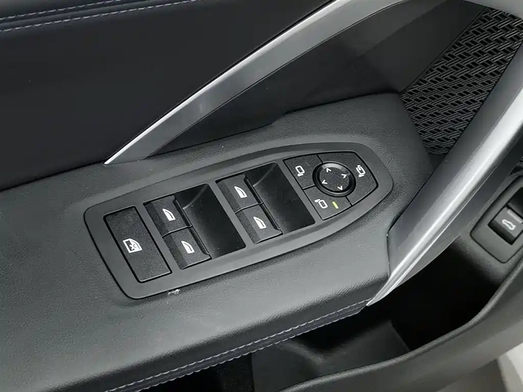 BMW iX1 2023 xDrive30L M sports suit