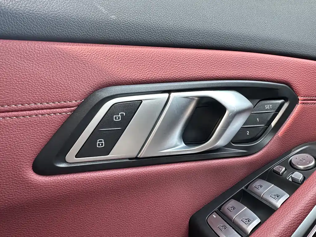 BMW 3 Series 2024 325Li M sports suit