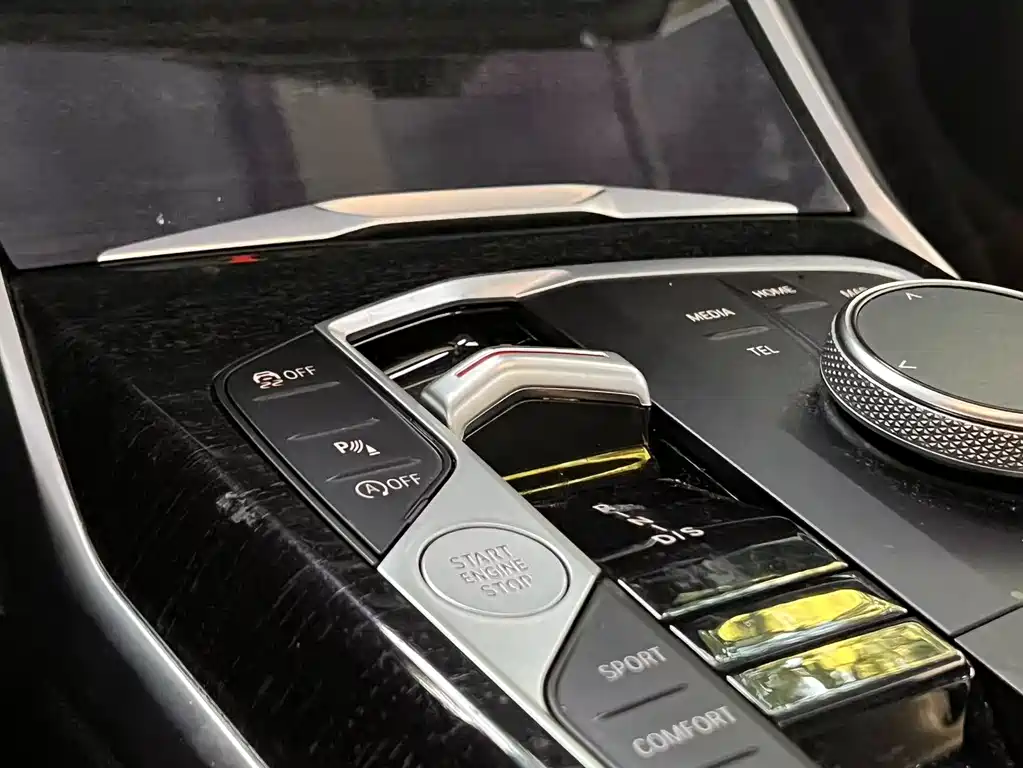 BMW 3 Series 2024 325Li M sports suit