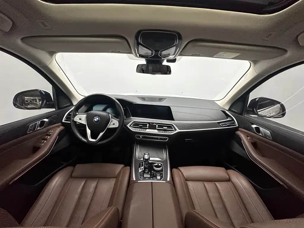 BMW X7 2020 xDrive40i leading luxury set