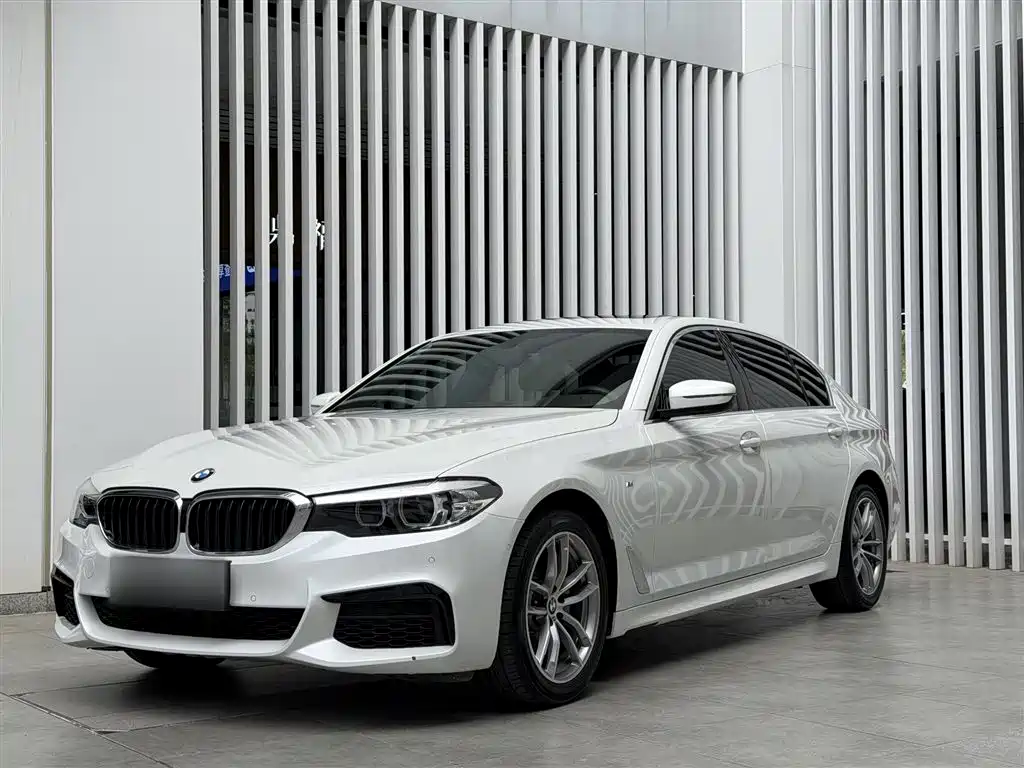 BMW 5 Series 2020 525Li M sports suit