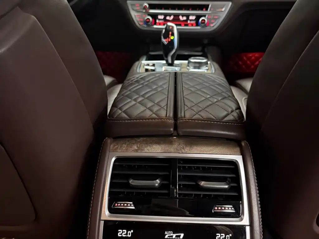 BMW 7 Series 2019 740Li leading luxury set