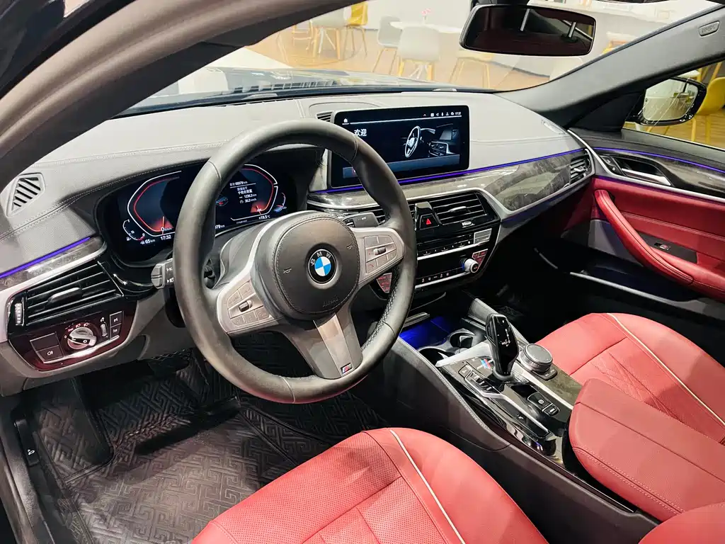 BMW 5 Series 2022 facelift Two 525Li M sports suit