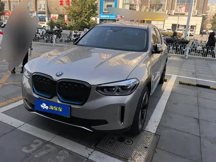 BMW iX3 2021 creation collar type