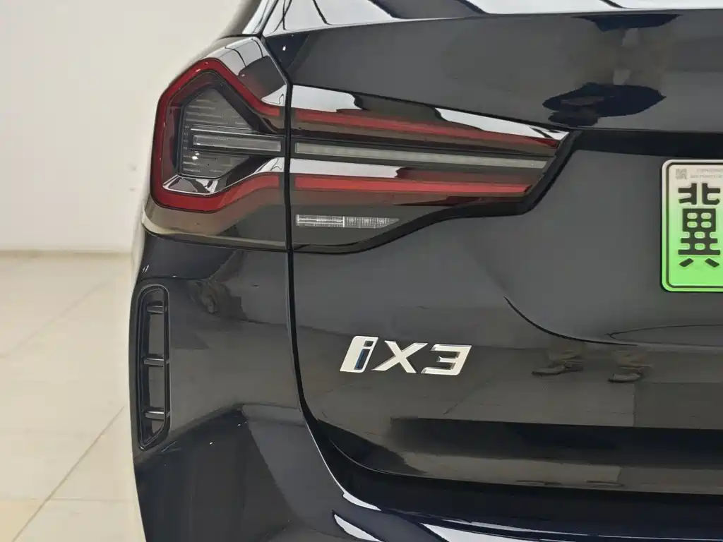 BMW iX3 2024 leading model