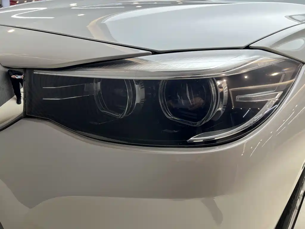 BMW 3 Series GT 2019 320i M sports suit