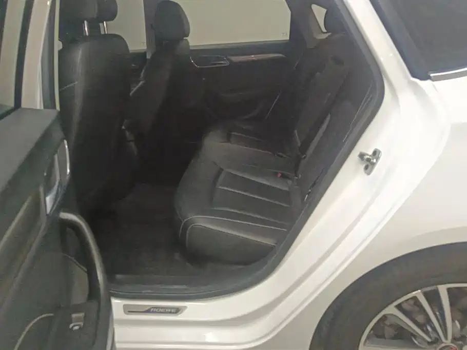 Roewe i6 2020 PLUS 1.6L CVT 4G Connected Glory Ultimate Edition