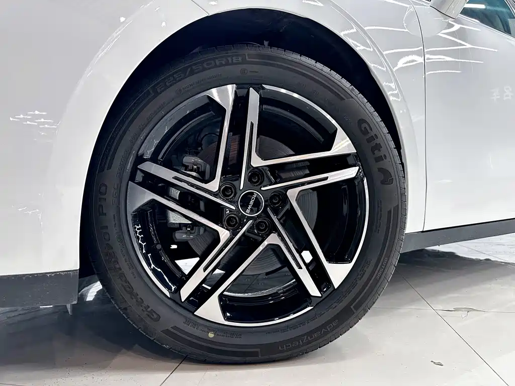 Roewe D7 2023 DMH 125km Beyond Edition