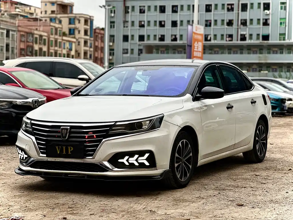 Roewe i6 2019 PLUS 1.6L CVT 4G Connected Luxury Praise Edition