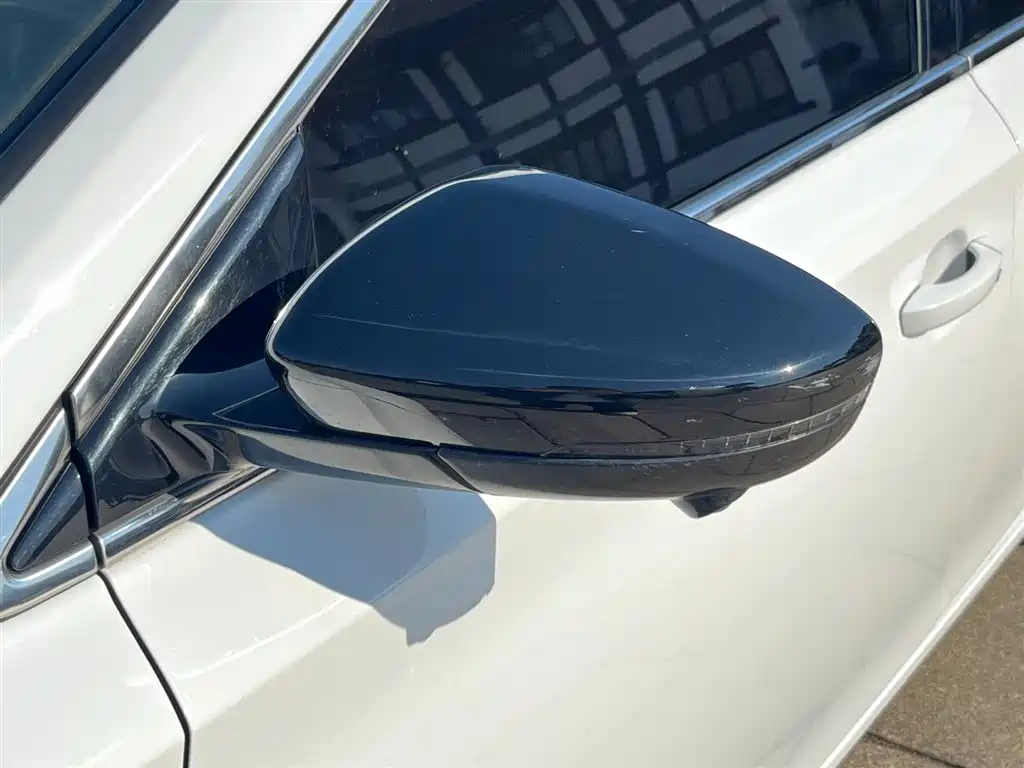 Roewe i6 MAX 2020 300TGI Automatic Cool Canopy Smart Driving Supreme Edition