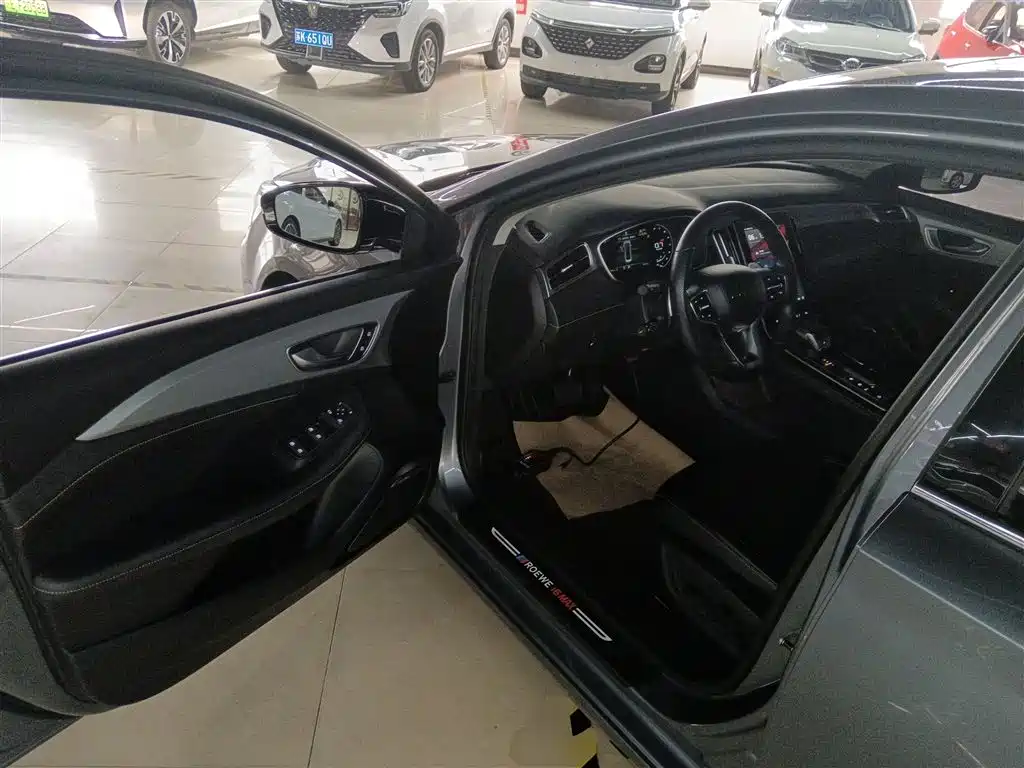 Roewe i6 MAX 2020 300TGI automatic Cool Smart Driving Version