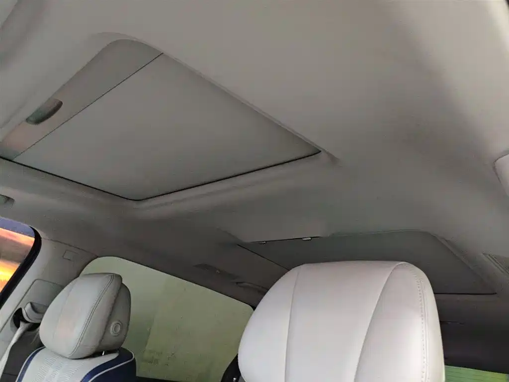 Roewe iMAX8 2022 400TGI Reunion Edition