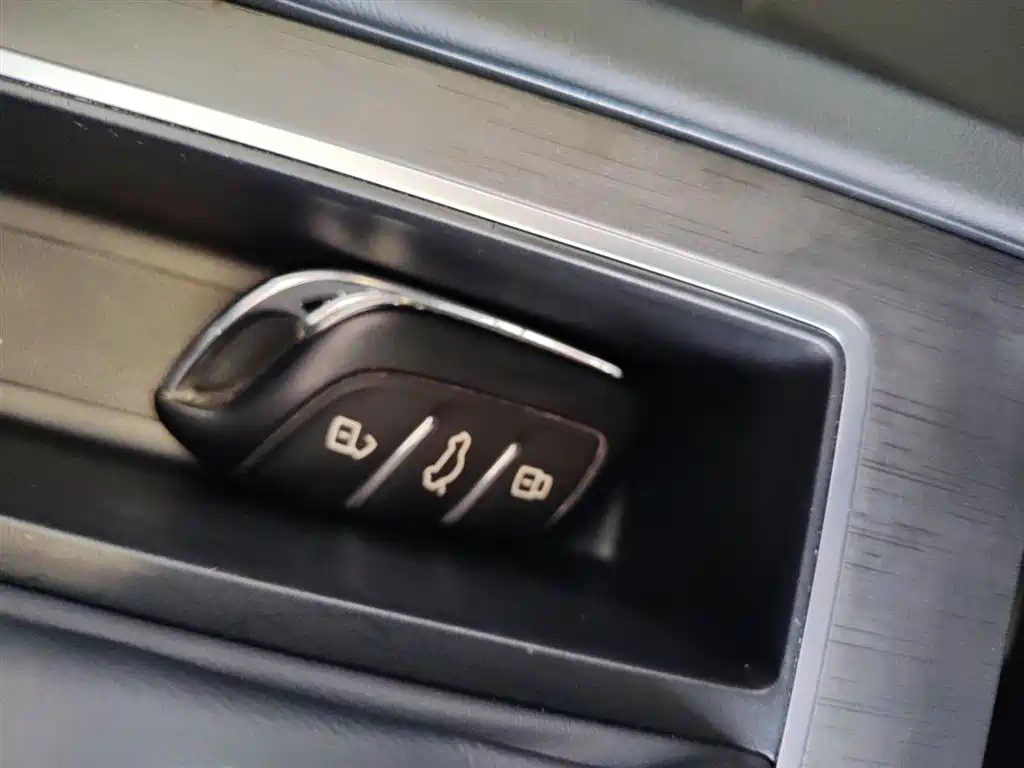 Roewe i5 2023 1.5L CVT Deluxe Edition