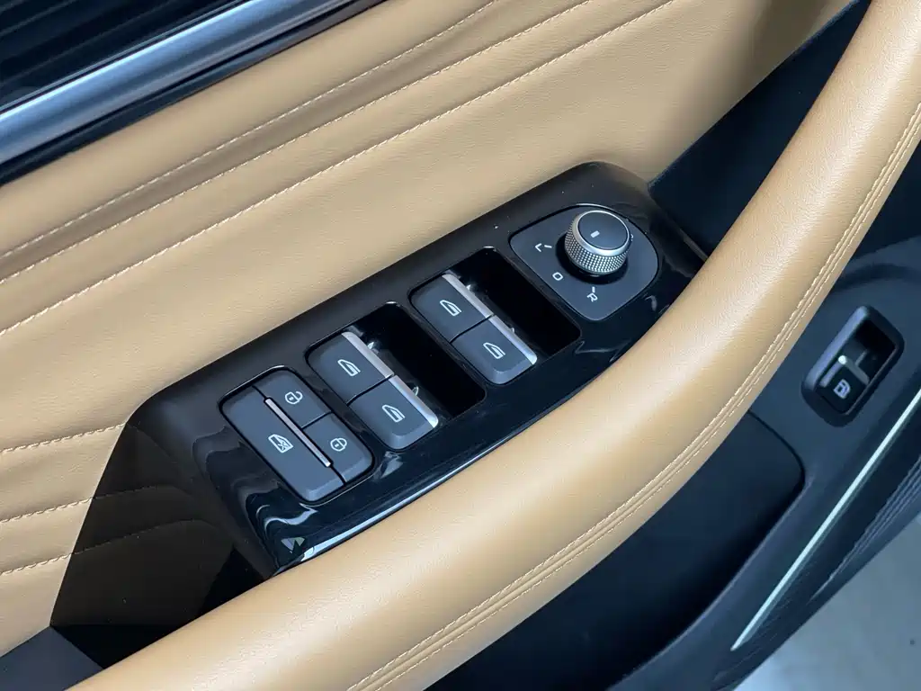 Xingyue L range-extended electric Version 2022 1.5T DHT range-extended electric ultimate Version