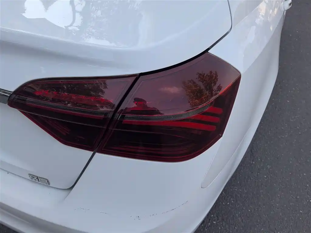 Emgrand 2020 1.5L CVT Luxury