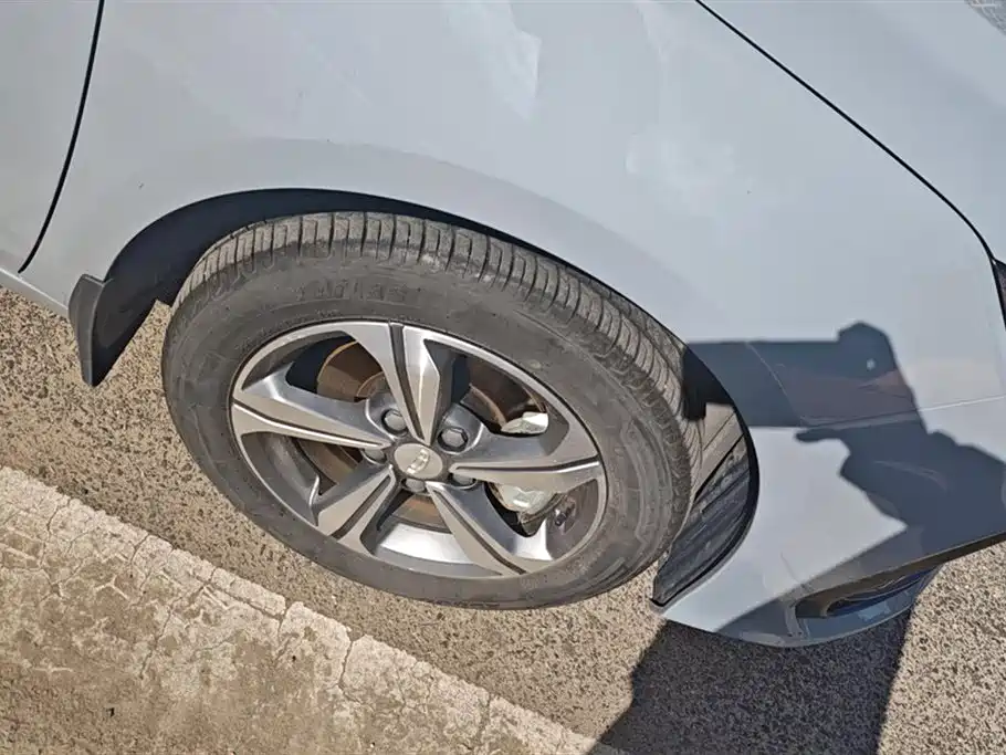 Emgrand L HiP 2022 model 1.5 TD-DHT Pro 100KM Super Net