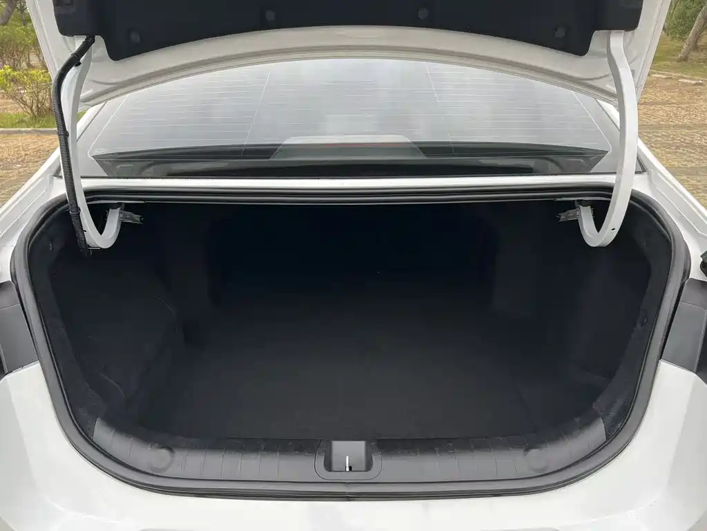 Emgrand L HiP 2022 model 1.5 TD-DHT Pro 100KM Super Fast