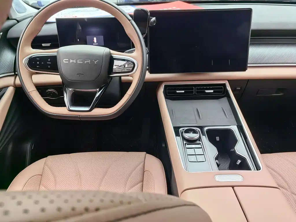 Tiggo 8L 2024 2.0T two-wheel drive deluxe edition 7-seater