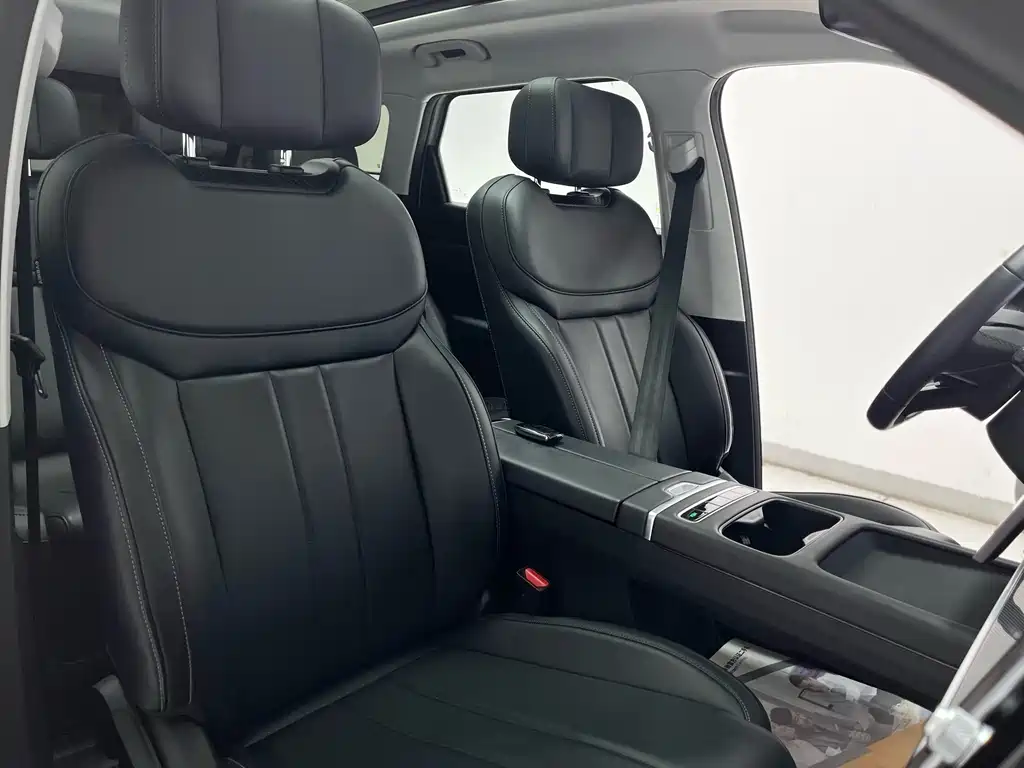 Explore 06 C-DM 2024 luxury models