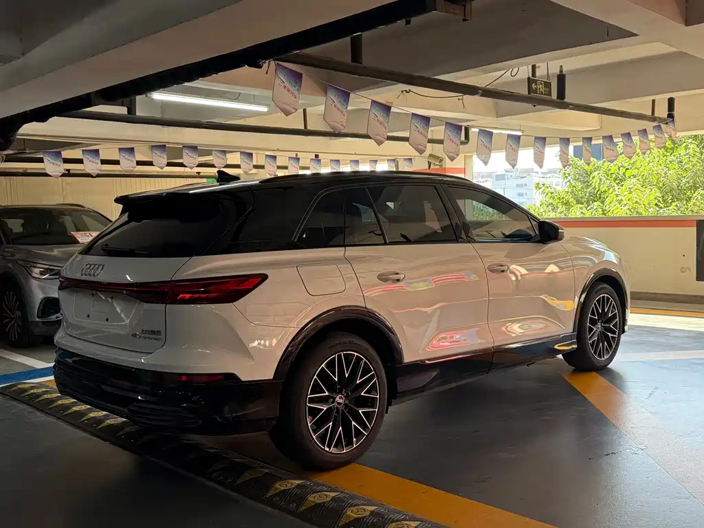 Audi Q5 e-tron 2023 model 40 e-tron shining mecha set