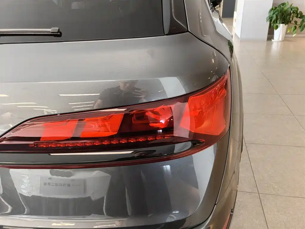 Audi SQ7 2024 model 4.0 TFSI