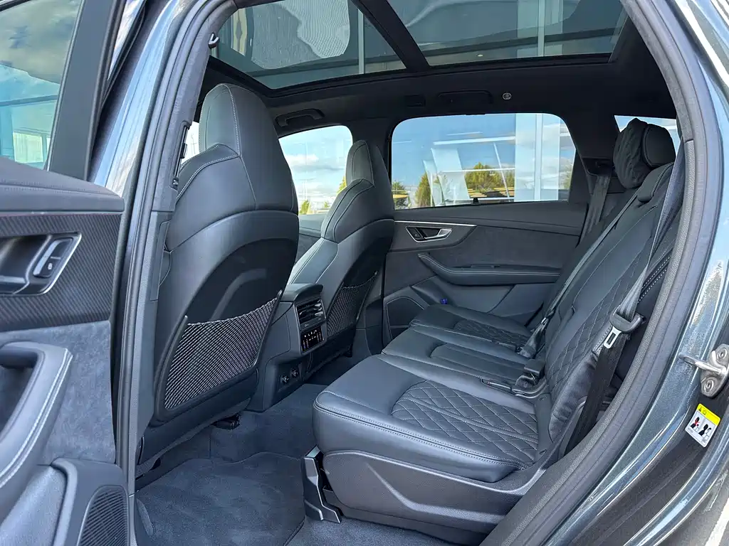 Audi SQ7 2024 4.0 TFSI Dark Knight Edition