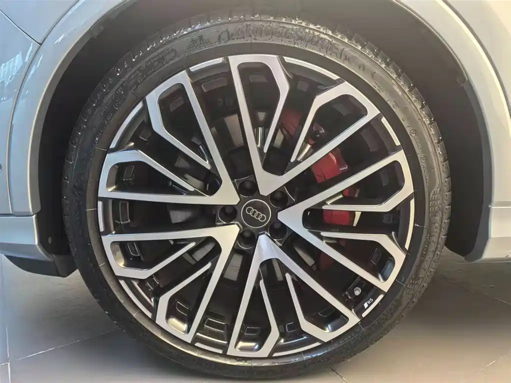 Audi SQ7 2024 model 4.0 TFSI