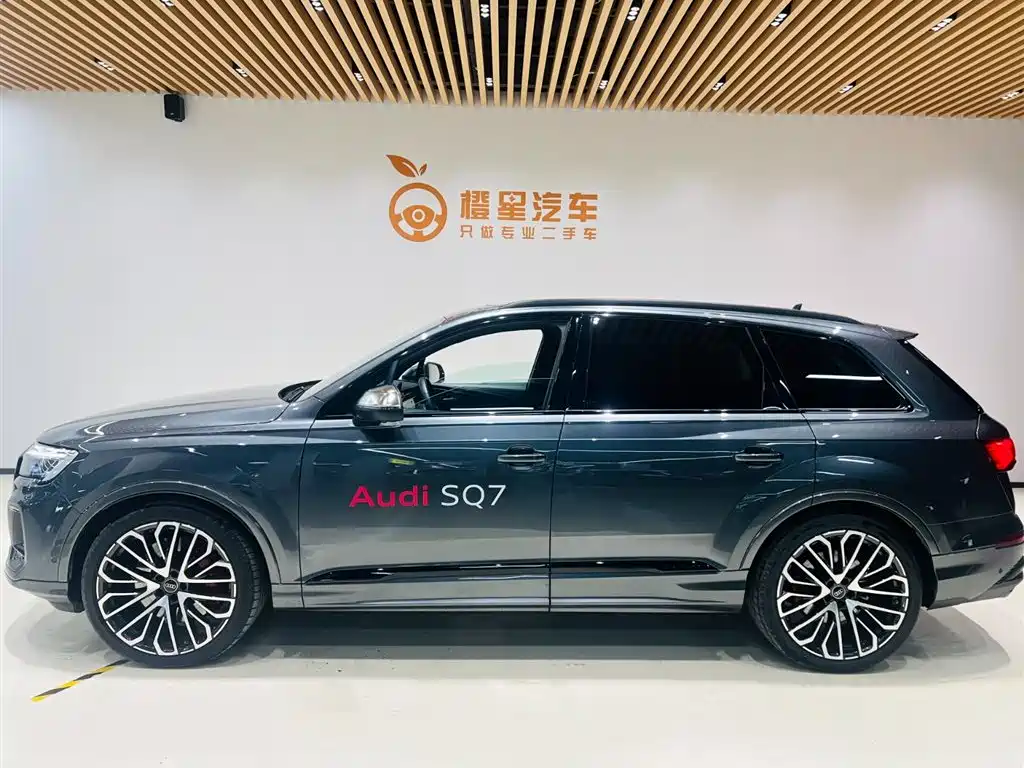 Audi SQ7 2024 model 4.0 TFSI