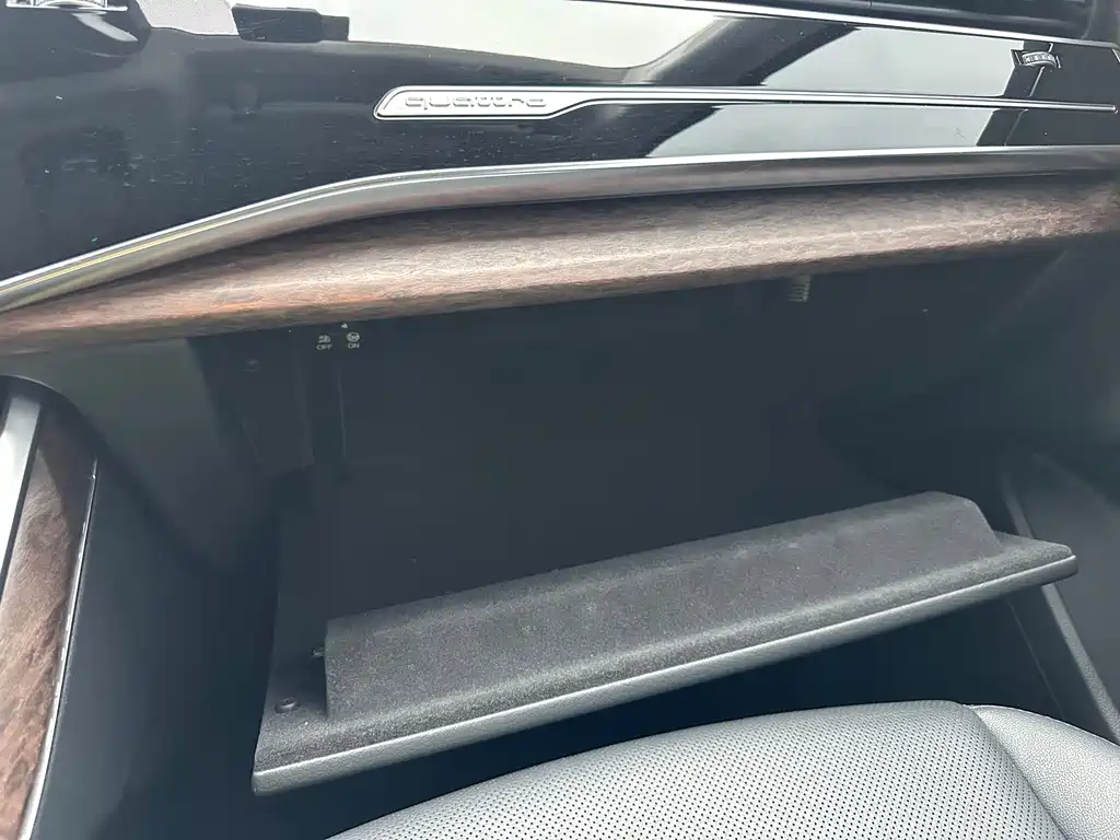 Audi Q7 2022 model 55 TFSI quattro S line sporty