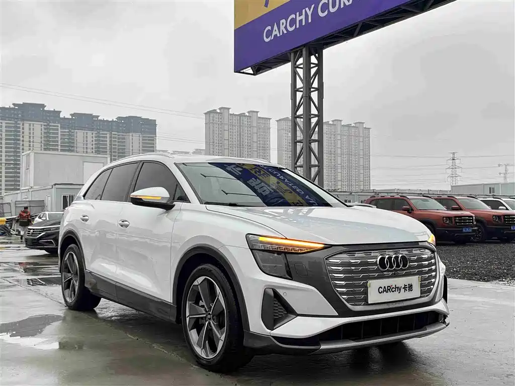 Audi Q5 e-tron 2022 model 40 e-tron sparkly brocade suit