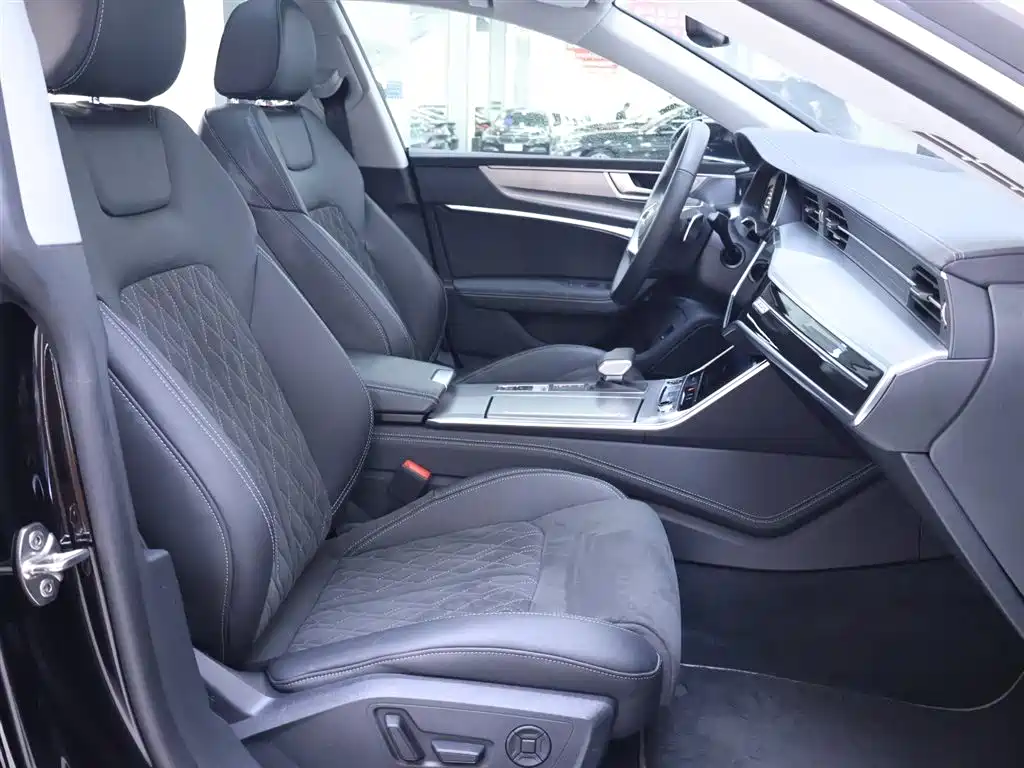 Audi A7L 2024 model 45 TFSI quattro luxury type