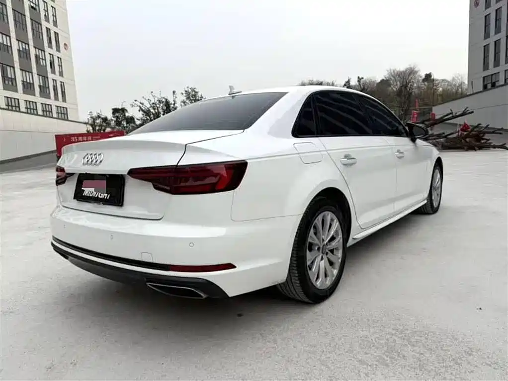 Audi A4L 2019 model 40 TFSI enterprising country VI